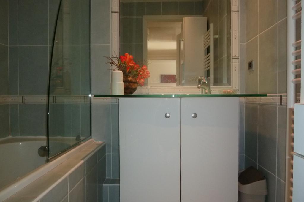 Stunning 2 Bed, 2 Bath Apt On The Cannes Sea Front Has Swimming Pool And Is A Secure Modern Building 464 Exterior photo