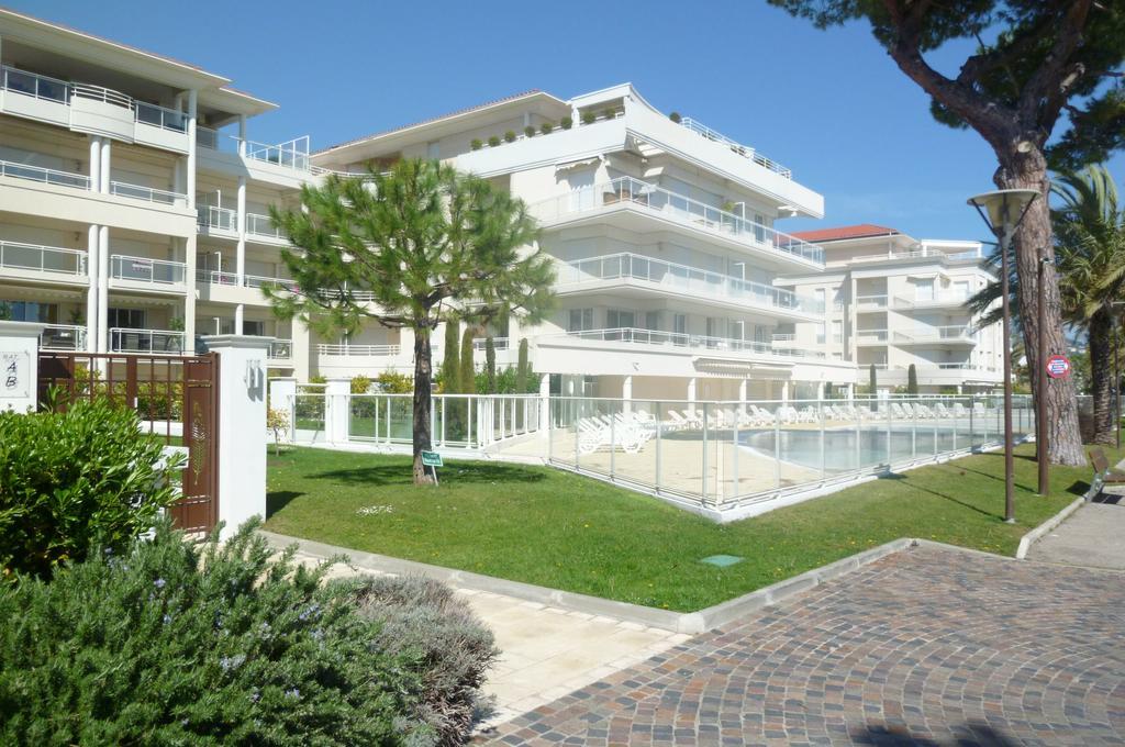 Stunning 2 Bed, 2 Bath Apt On The Cannes Sea Front Has Swimming Pool And Is A Secure Modern Building 464 Exterior photo