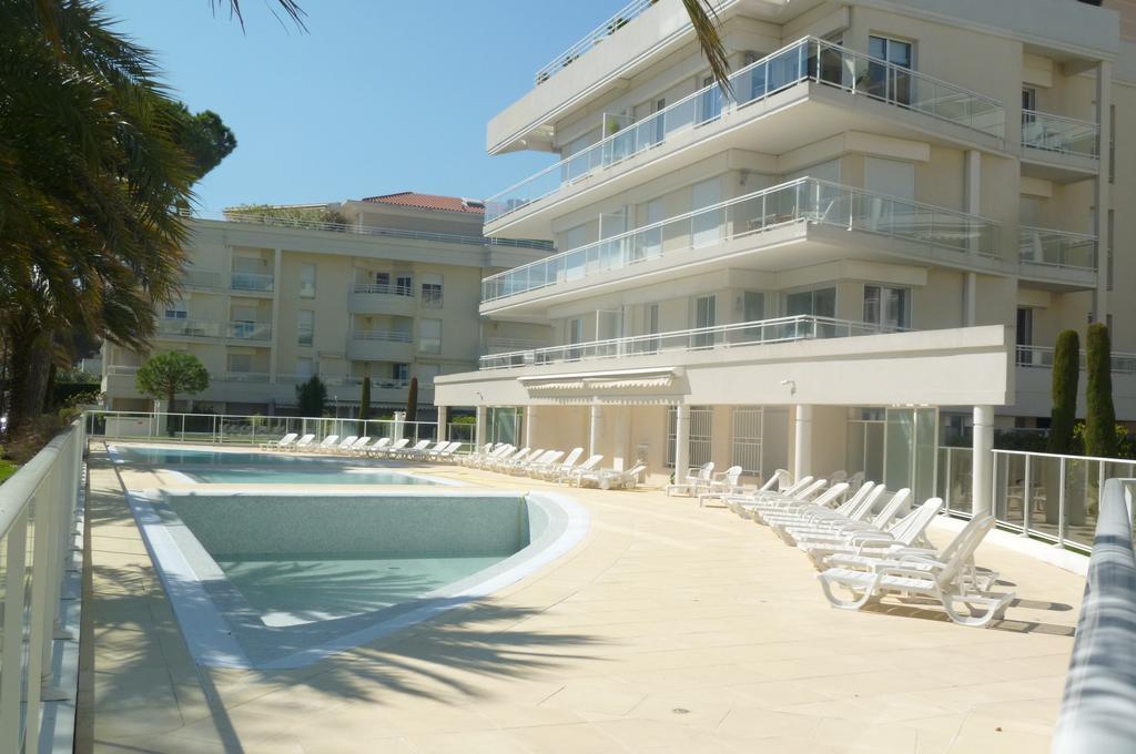 Stunning 2 Bed, 2 Bath Apt On The Cannes Sea Front Has Swimming Pool And Is A Secure Modern Building 464 Exterior photo