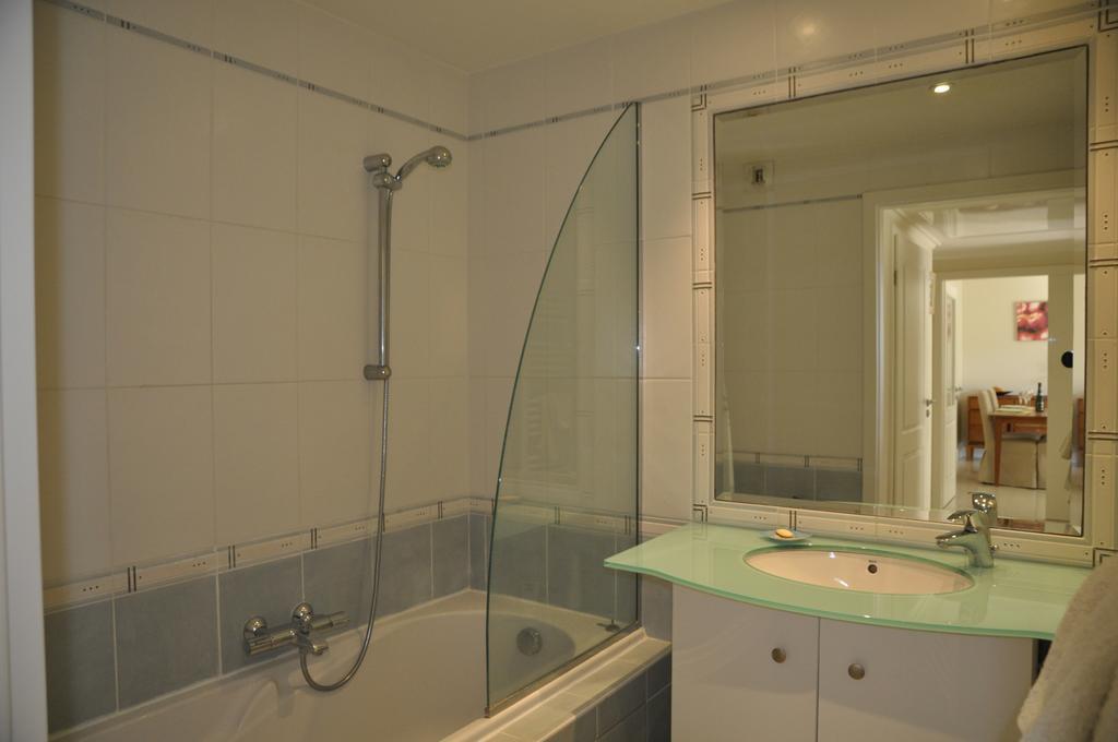 Stunning 2 Bed, 2 Bath Apt On The Cannes Sea Front Has Swimming Pool And Is A Secure Modern Building 464 Exterior photo