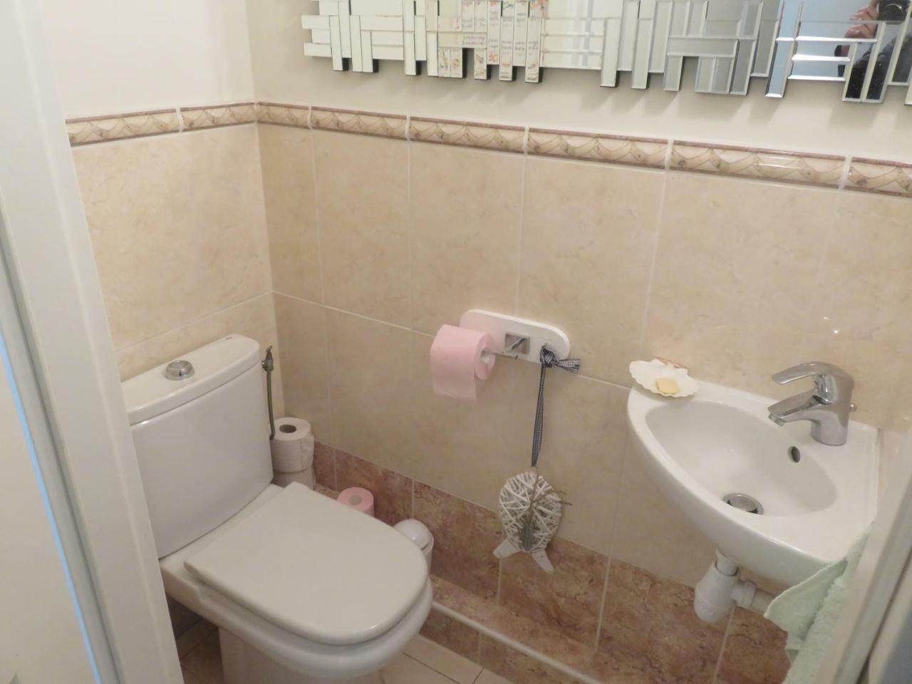 Stunning 2 Bed, 2 Bath Apt On The Cannes Sea Front Has Swimming Pool And Is A Secure Modern Building 464 Exterior photo