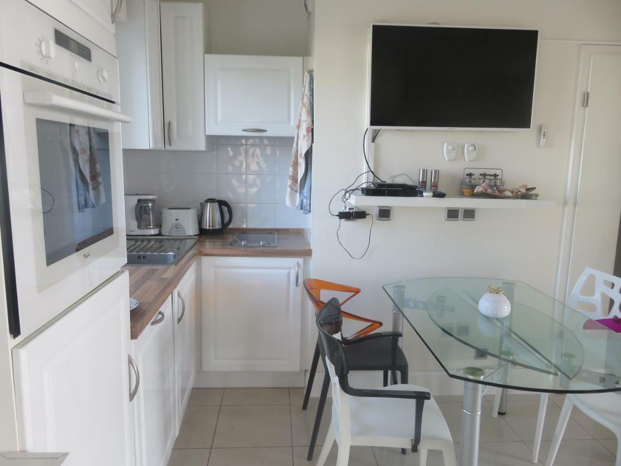 Stunning 2 Bed, 2 Bath Apt On The Cannes Sea Front Has Swimming Pool And Is A Secure Modern Building 464 Exterior photo
