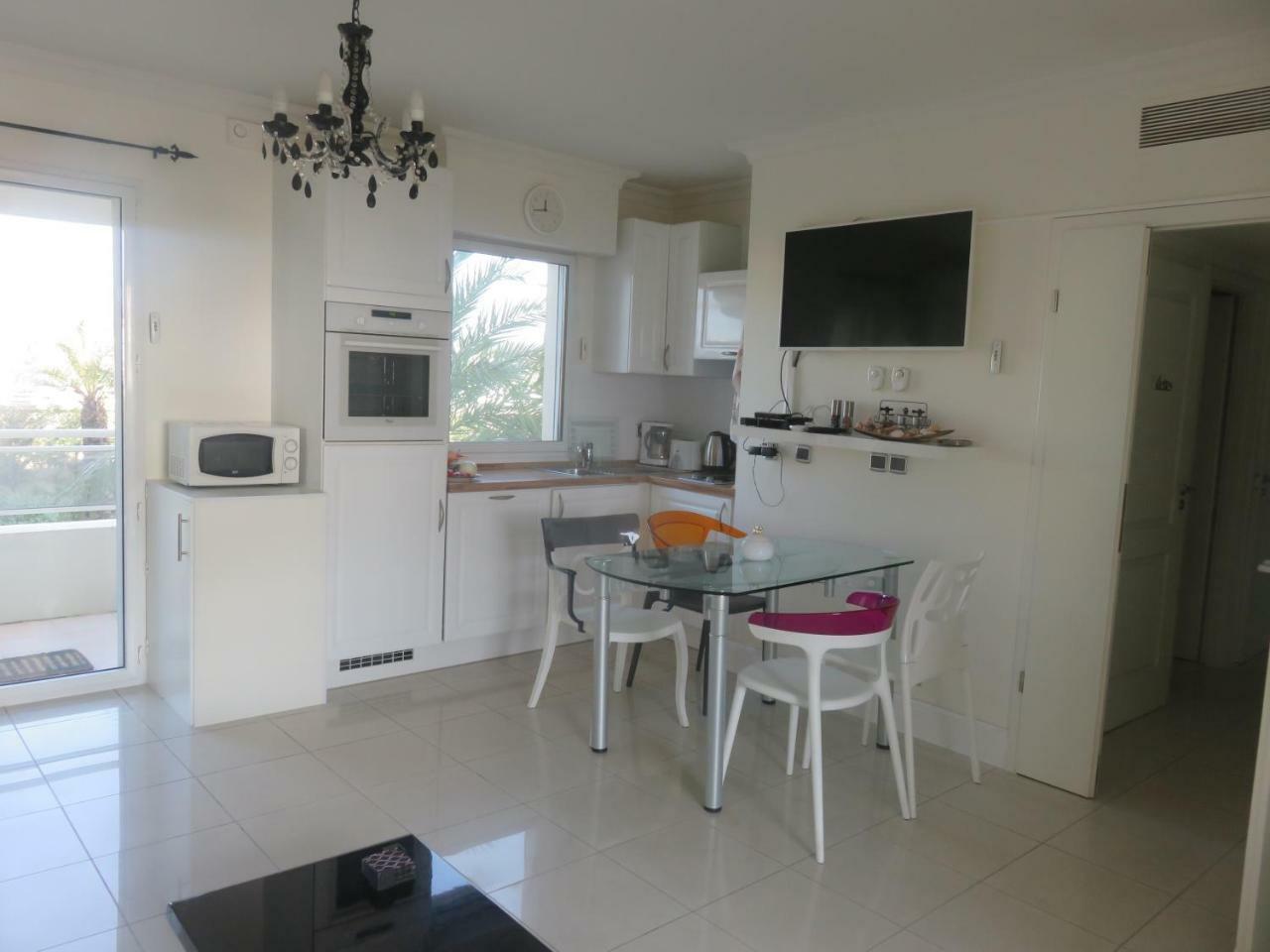 Stunning 2 Bed, 2 Bath Apt On The Cannes Sea Front Has Swimming Pool And Is A Secure Modern Building 464 Exterior photo