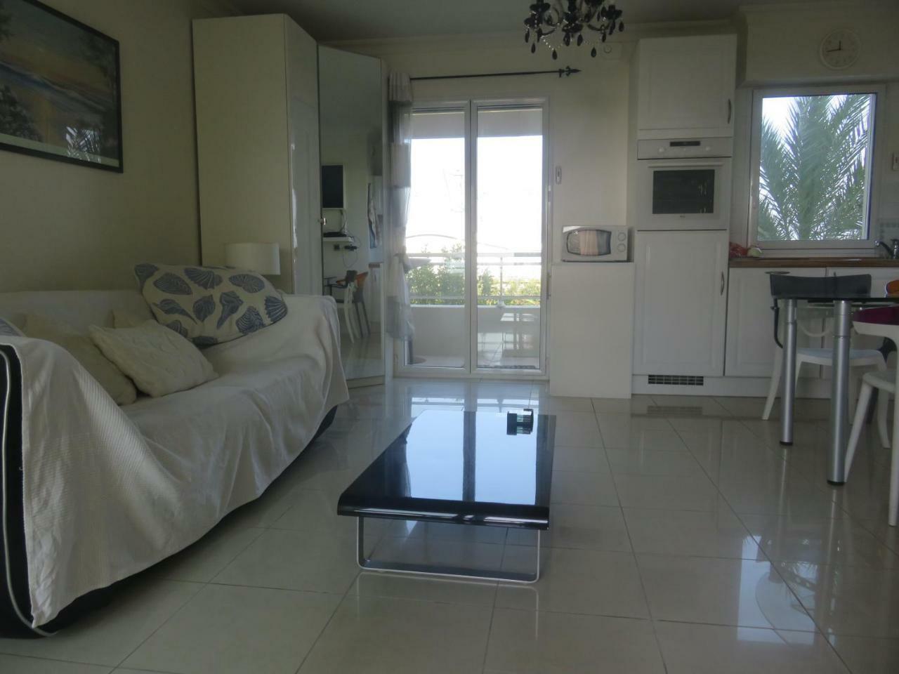 Stunning 2 Bed, 2 Bath Apt On The Cannes Sea Front Has Swimming Pool And Is A Secure Modern Building 464 Exterior photo